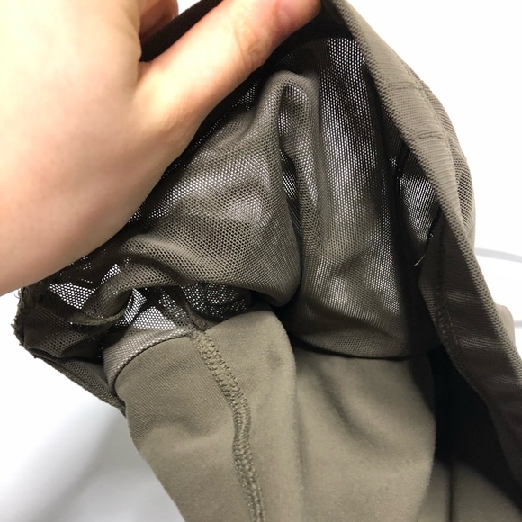 Green lulu top - Picture 4 of 10